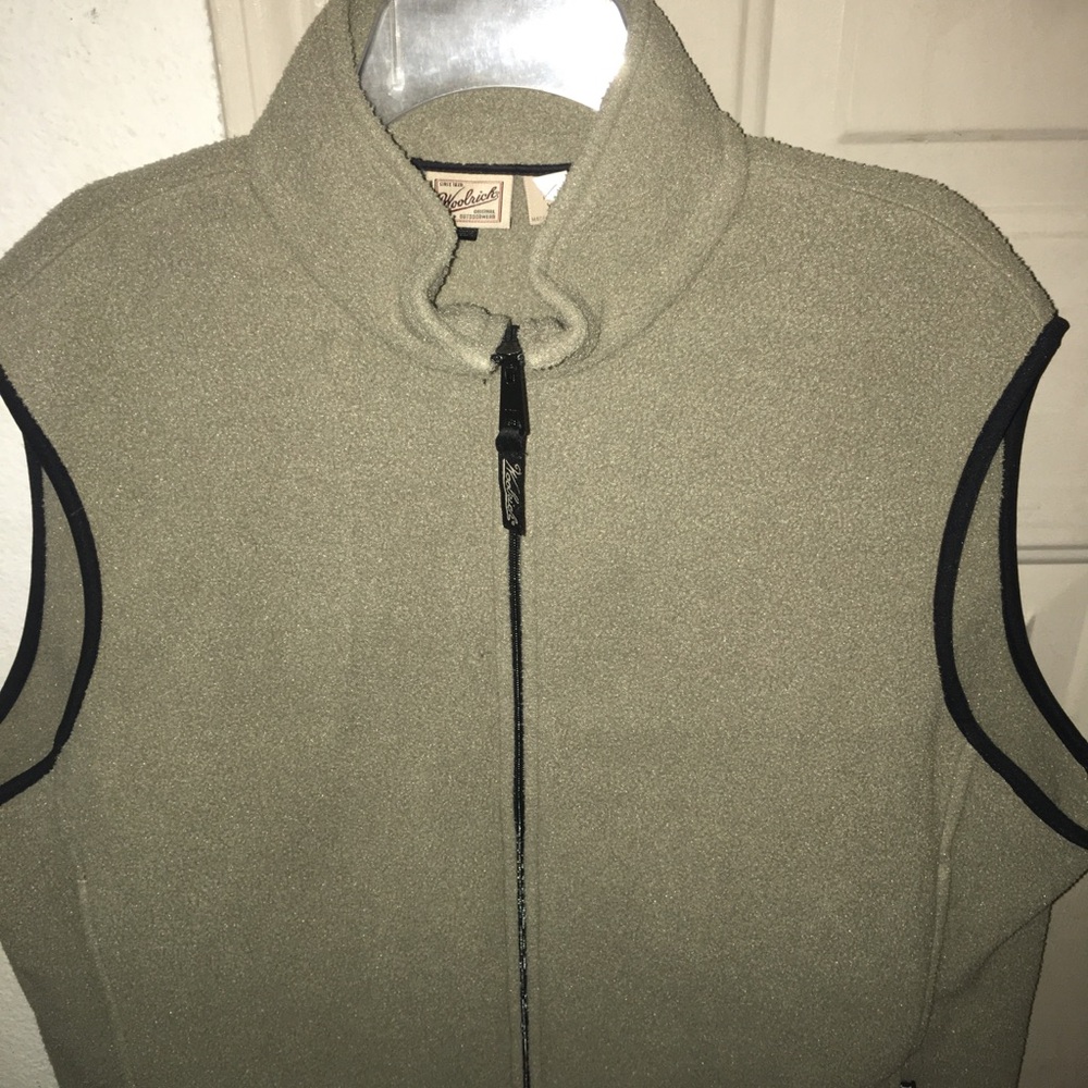 Woolrich Beige Fleece Vest with Dark Accents